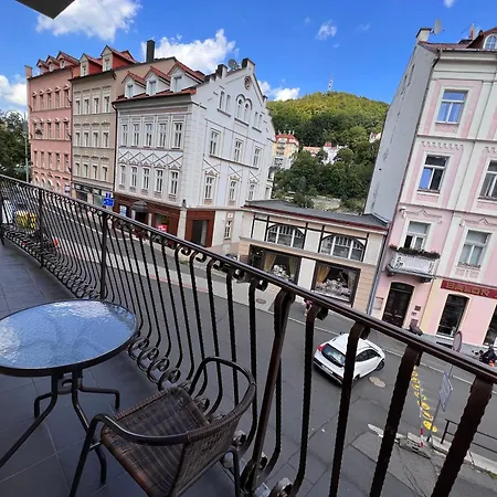 Апартаменты Jurincom Apartmens Zamecky Vrch Карловы Вары