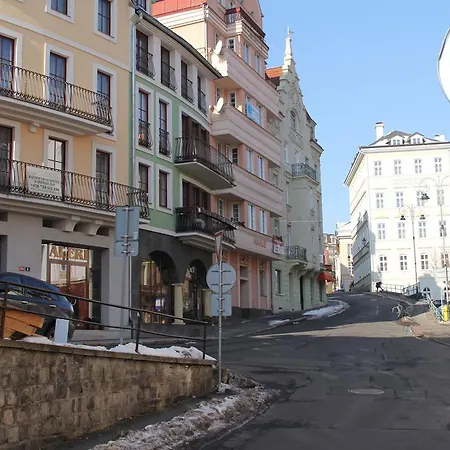 Jurincom Apartmens Zamecky Vrch *
